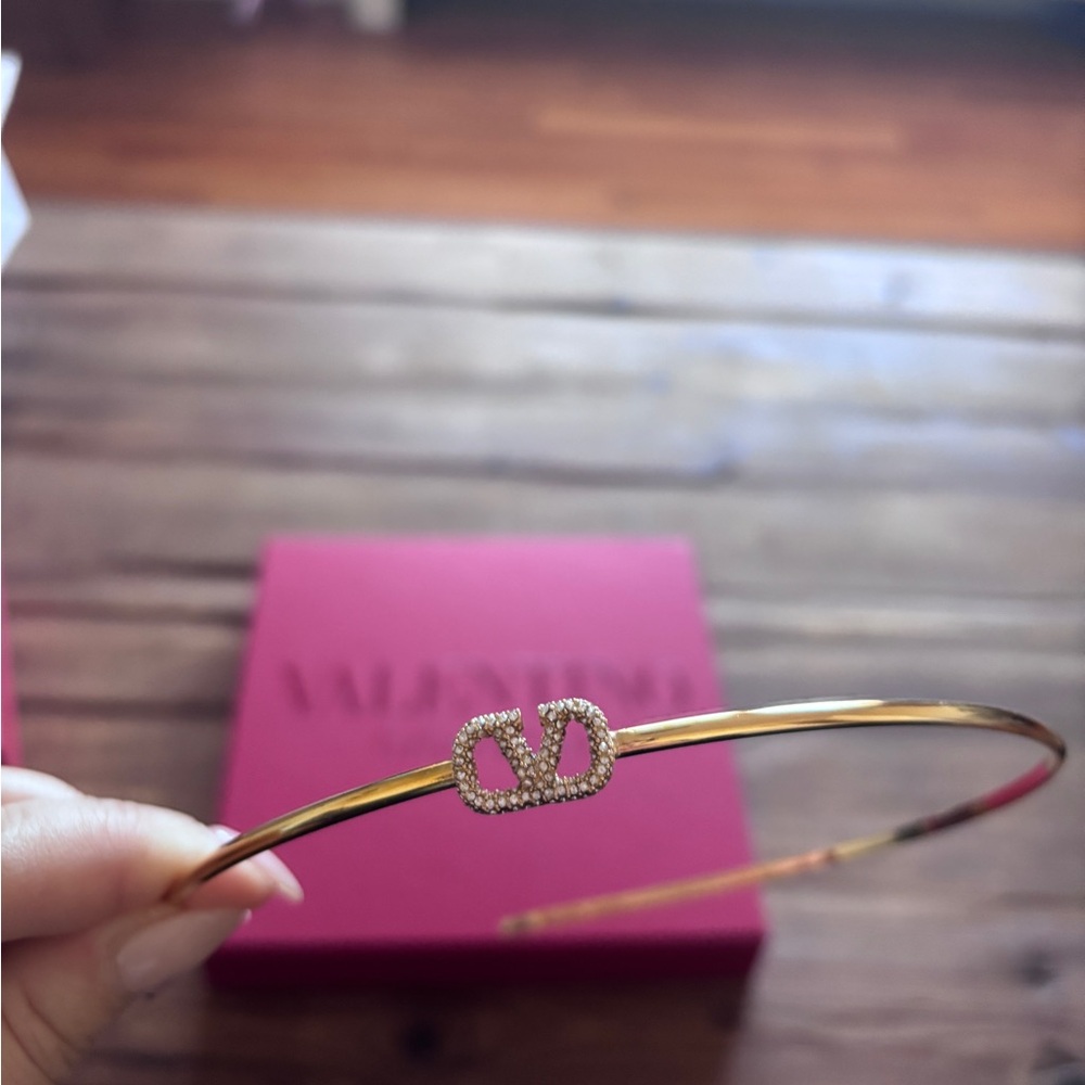 Valentino Garavani Gold headband with Logo Detail
